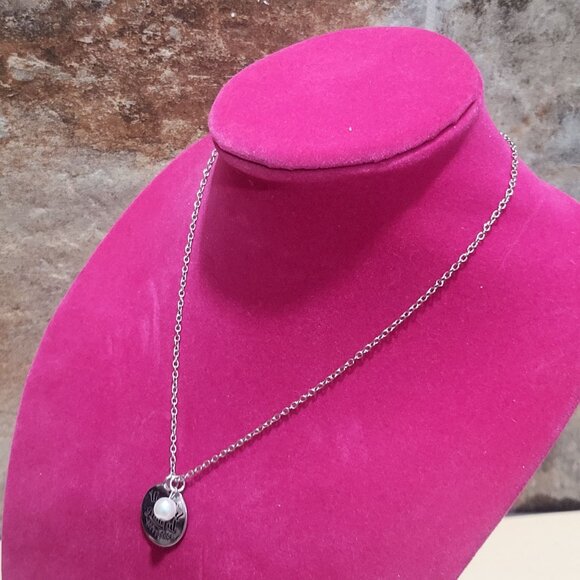 Thankful and Grateful Circular Pendant Silver Toned Necklace - Picture 6 of 12